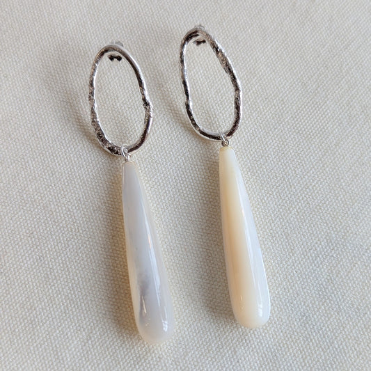 ANNE MORGAN - Moonlink Studs with White Mother of Pearl Shell