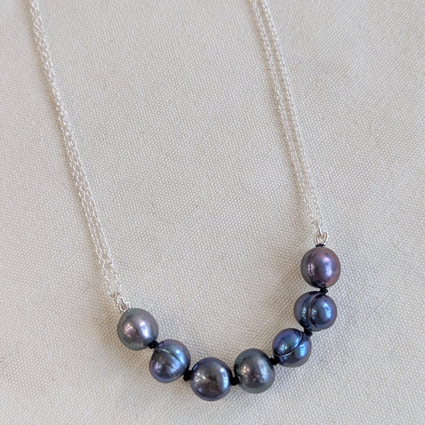 ANNE MORGAN - Half moon 7 peacock pearl necklace with sterling silver double chain 16''