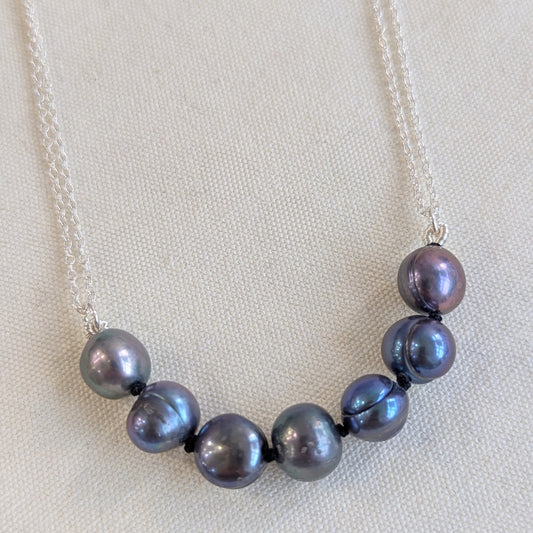ANNE MORGAN - Half moon 7 peacock pearl necklace with sterling silver double chain 16''