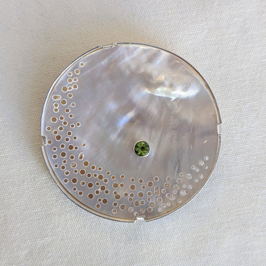 ANNE MORGAN - Seren-Y-Mor mother of pearl brooch with peridot
