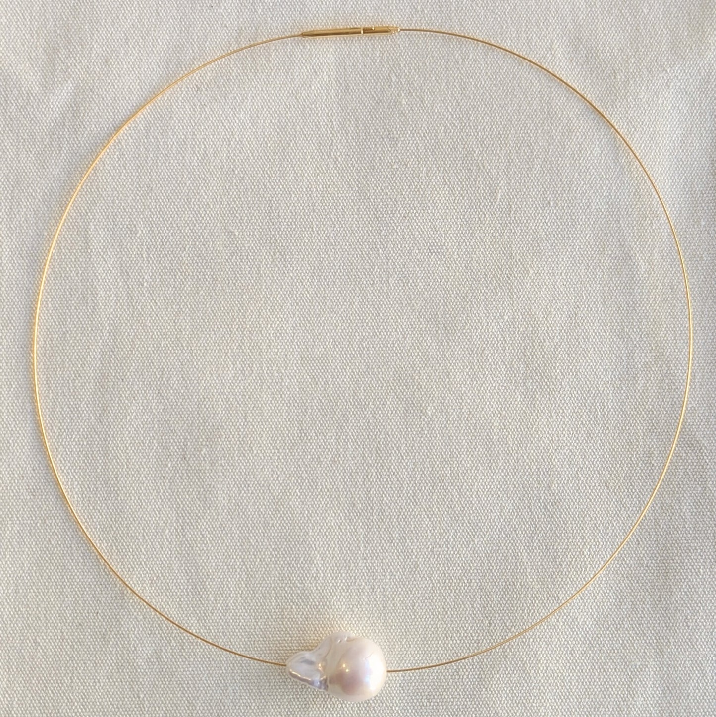 ANNE MORGAN - Baroque pearl and gold plated steel cable