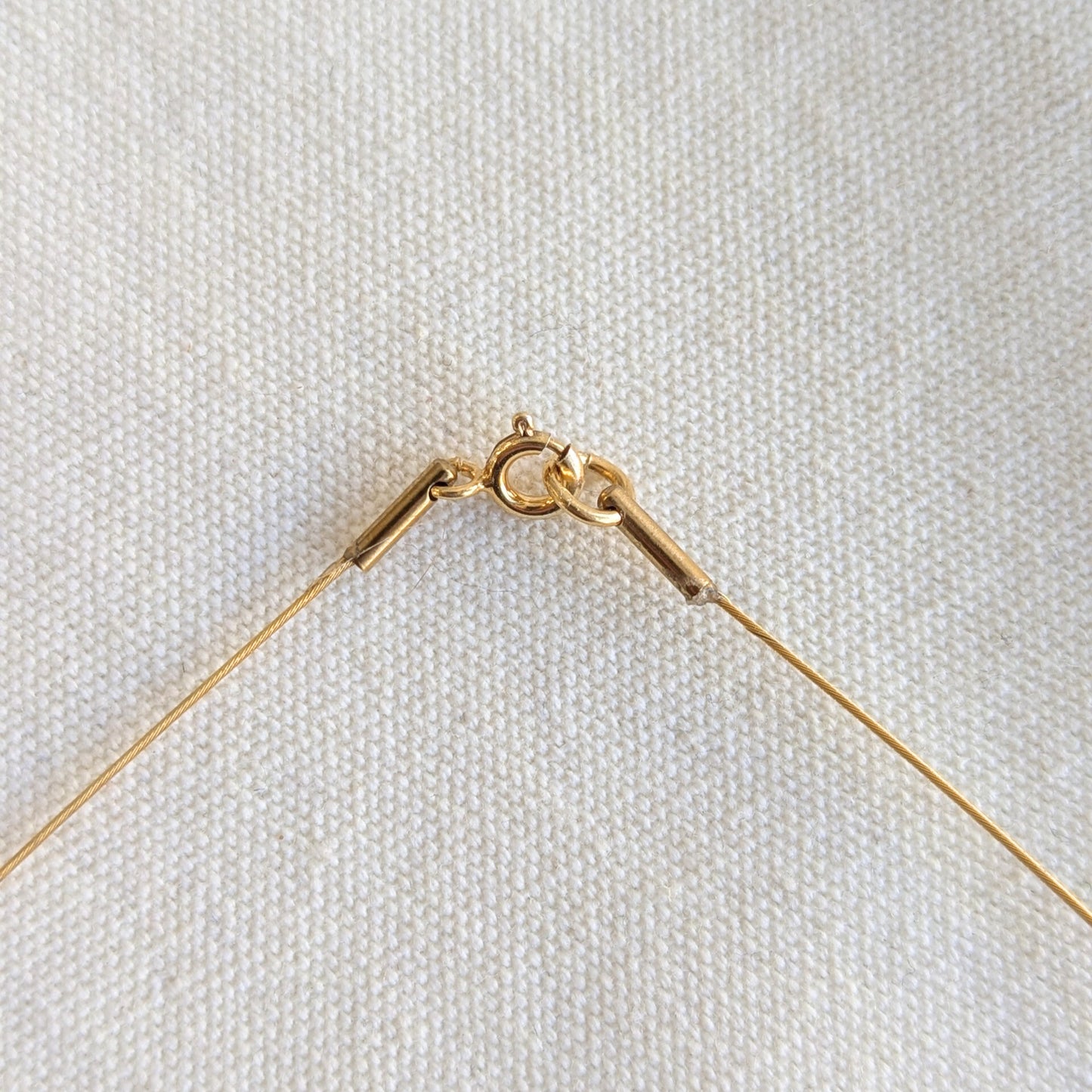 ANNE MORGAN - Lava and pearl on gold plated steel cable