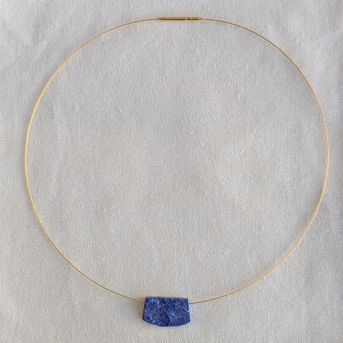 ANNE MORGAN - Lapis on gold plated steel cable