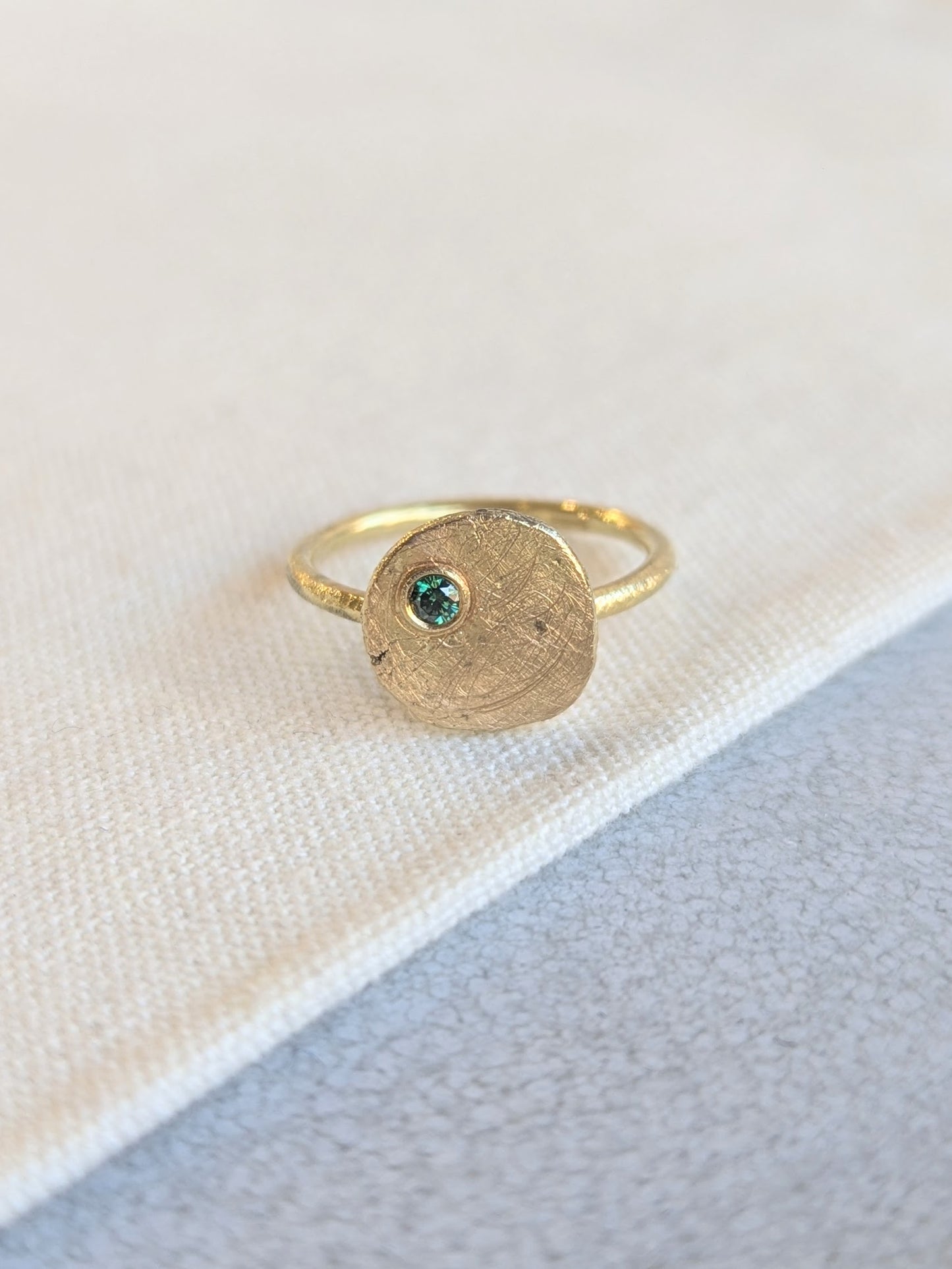 ANNE MORGAN - Moondisc 18ct yellow gold ring with 0.041ct teal diamond
