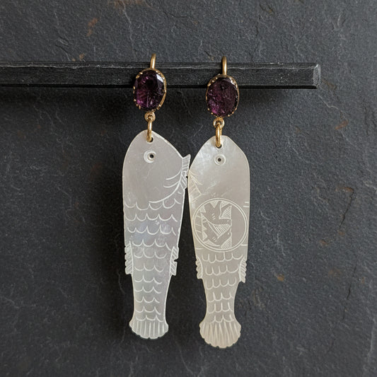 ANNE MORGAN - Eliza- Antique Gold Garnet Drop Earrings with Fish Mother of Pearl