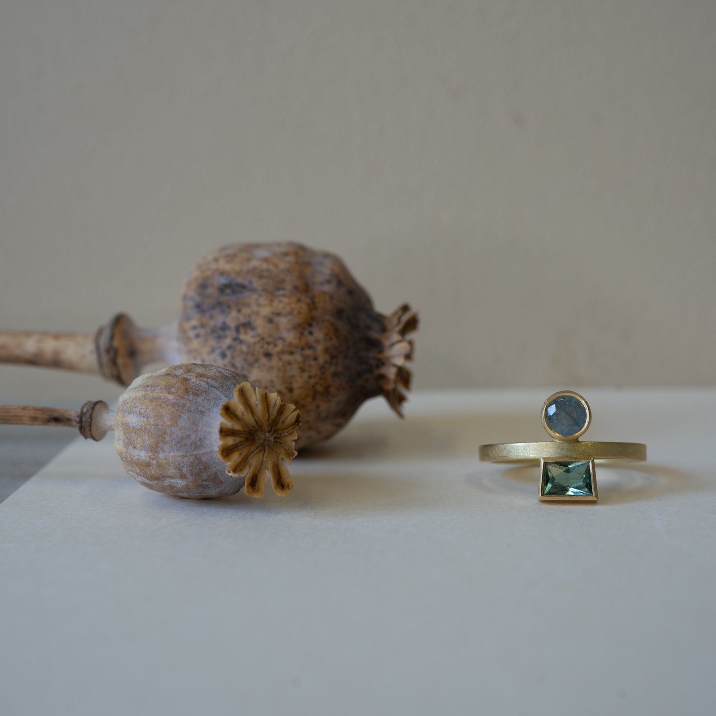 ALMA SOPHIA - Reflection Ring II with Sapphire & Tourmaline - 18ct Yellow gold