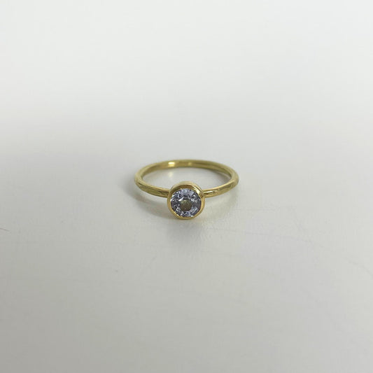 SHIMARA CARLOW - 5mm Untreated Pale Sapphire 18ct Yellow Gold