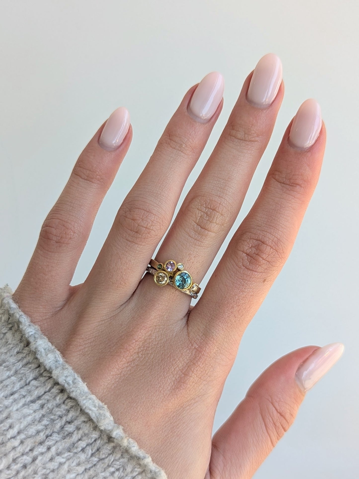 SHIMARA CARLOW - 18ct white and yellow gold stacking bands