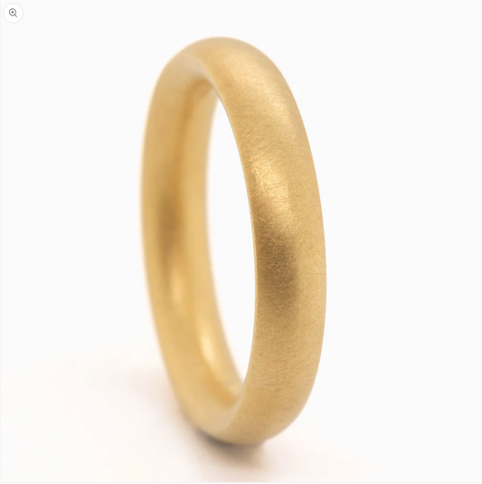 NIESSING - 4.5mm Pointed Oval Voluminous Shank Profile Ring - 18ct Yellow Gold Silk Matt