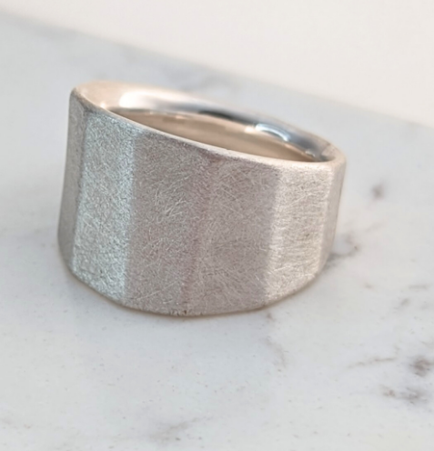 WIKTOR JEWELLERY - Tapered Chunky Ring