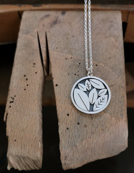 DIANA GREENWOOD - Seven leaves Necklace, silver