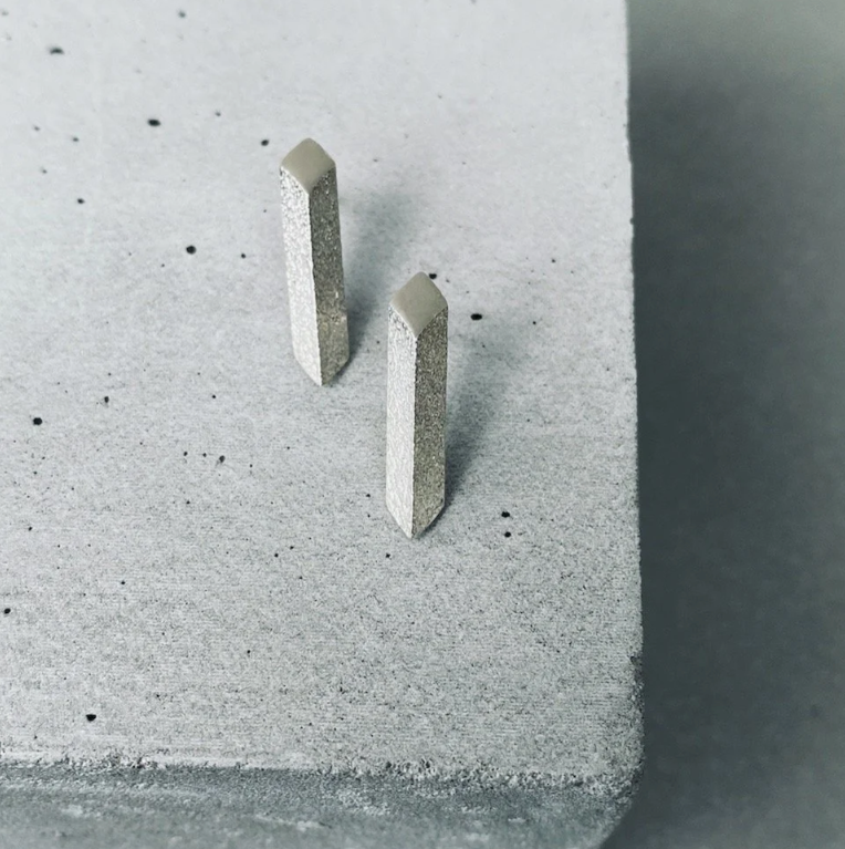 LUCY THOMPSON - Angled Bar Studs - Small, Silver