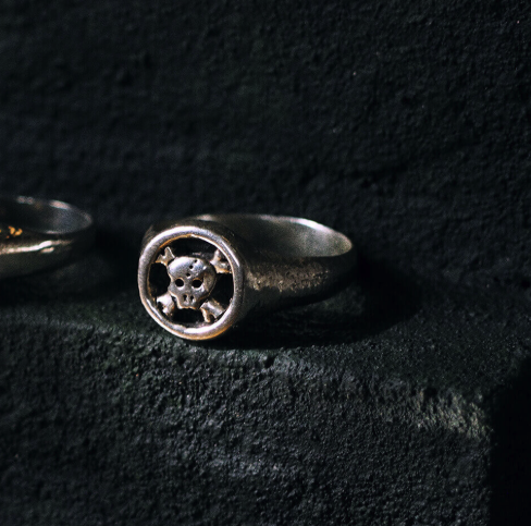 SLAB - Villeroi Skull Signet Ring, Sterling Silver