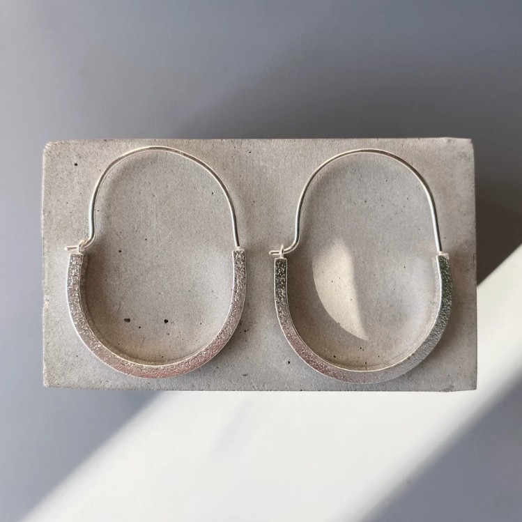 LUCY THOMPSON - BAR Basket Hoops, Small - Sterling Silver