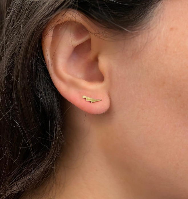BL01 18ct yellow gold studs