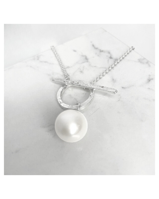 ANNE MORGAN - T-bar Baroque pearl pendant