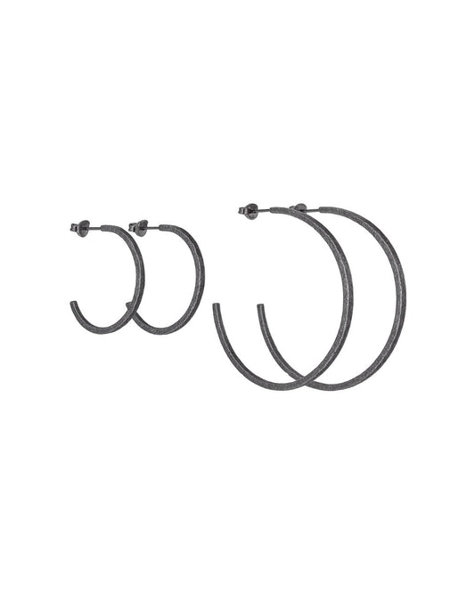 LUCY THOMPSON - Bar thin hoops - large oxidised silver
