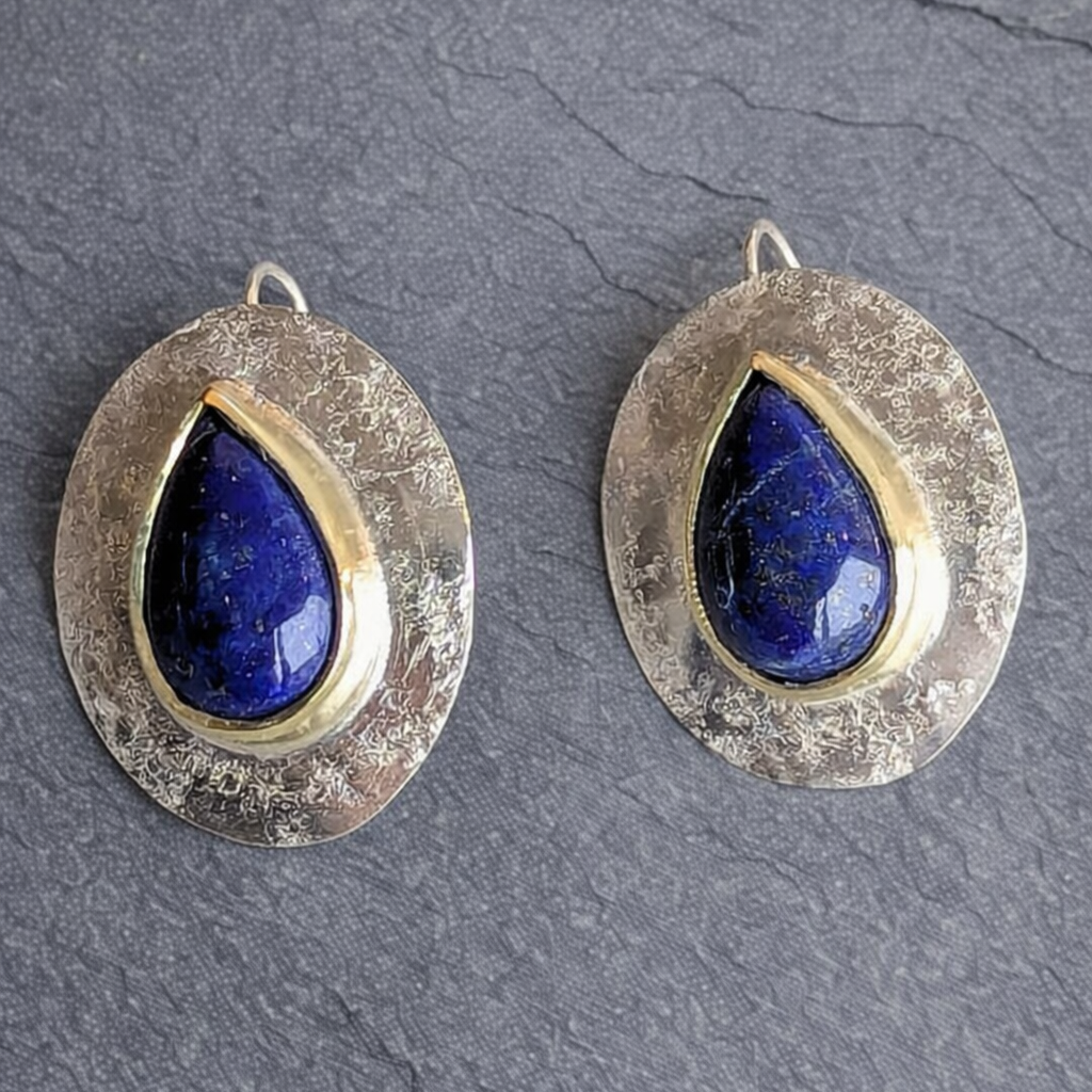 ANNE MORGAN - Silver Cerigyn earrings with lapis in 18ct setting