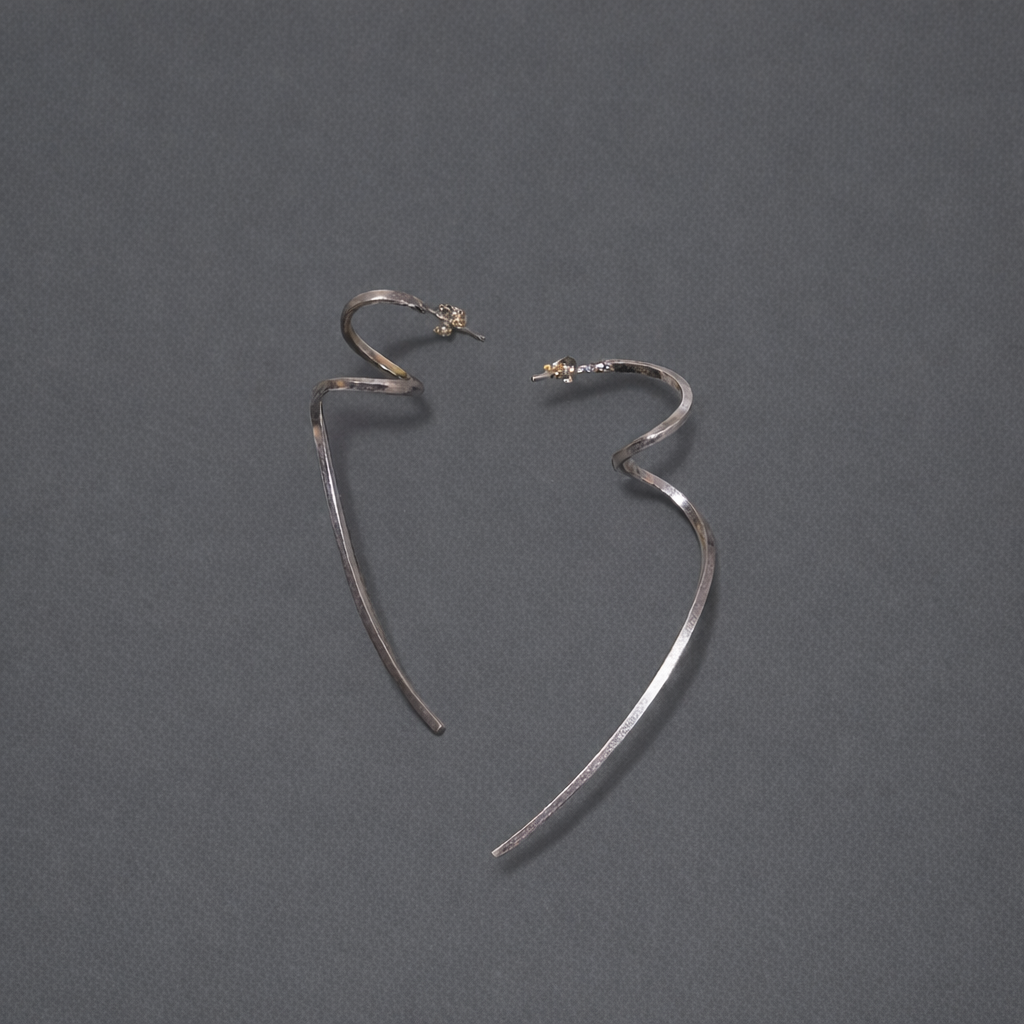 ANNE MORGAN - Athena Long Spiral silver studs