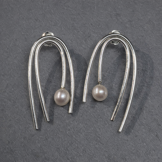 ANNE MORGAN - Athena Arched Two wires with pearls silver studs