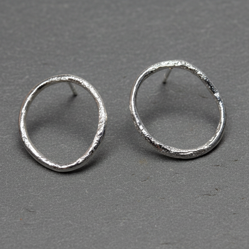 ANNE MORGAN - Moonlink Circle Silver Studs