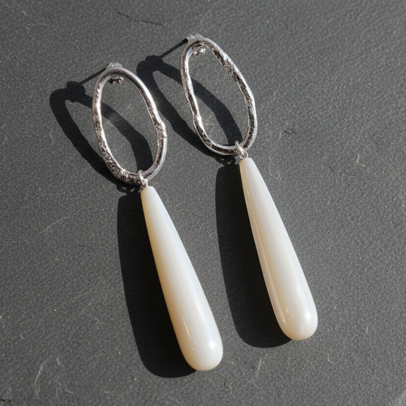 ANNE MORGAN - Moonlink Studs with White Mother of Pearl Shell