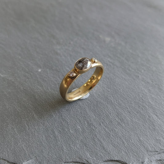 ANNE MORGAN - Grey Petal Ring