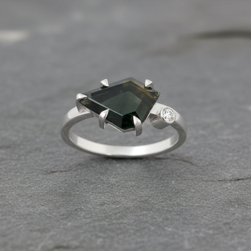 ANNE MORGAN - Freeform Sapphire and Diamond Ring