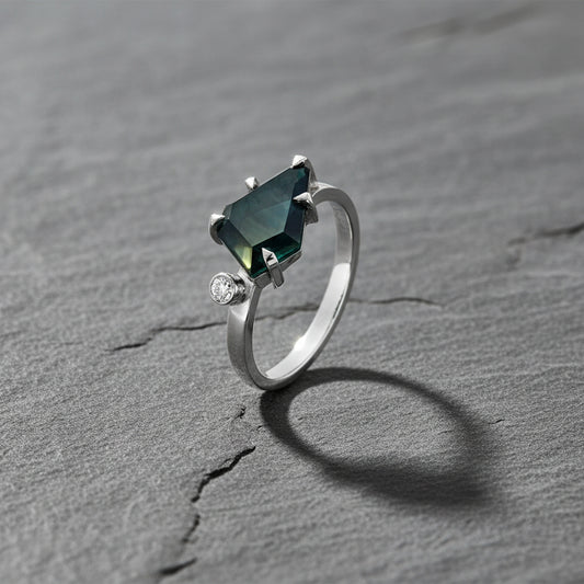 ANNE MORGAN - Freeform Sapphire and Diamond Ring