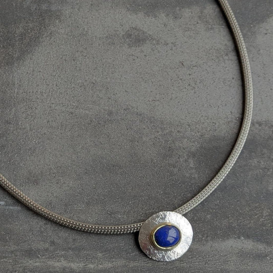 ANNE MORGAN -  Cable necklace with lapis in 18ct setting