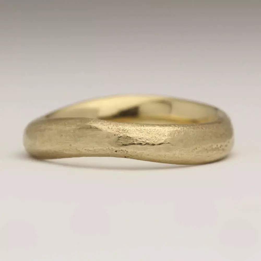 JD07 Comfort fit 9ct yellow gold band 4mm (O1/4)