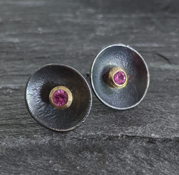 SHIMARA CARLOW - Oxidised daisy studs with pink tourmaline