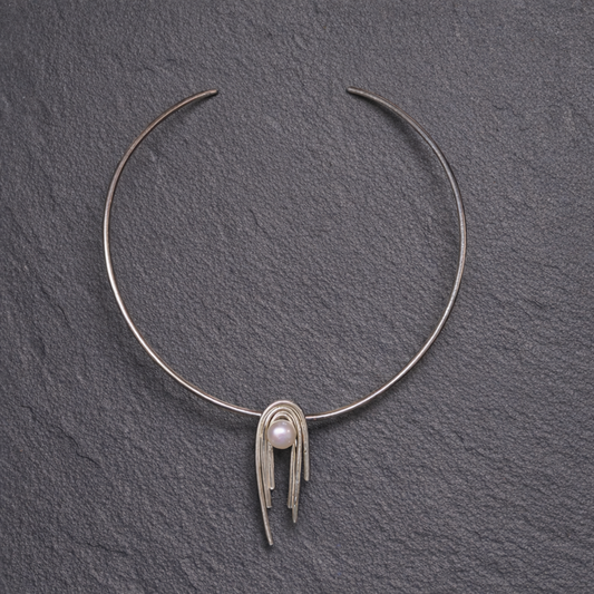 ANNE MORGAN - Athena Arched three wires middle pearl on Silver cable