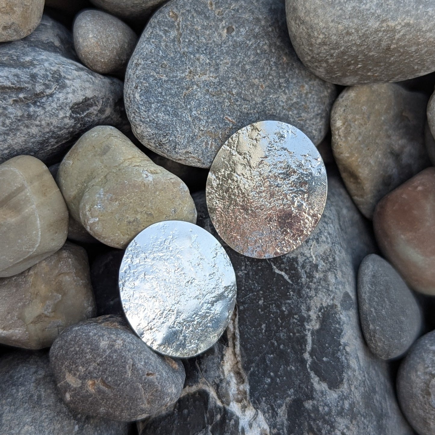 ANNE MORGAN  - Cerigyn Pebble disc drop Sterling Silver Earrings