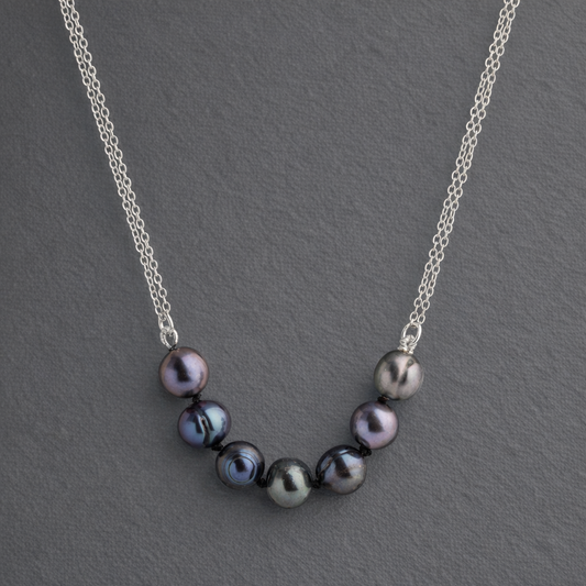 ANNE MORGAN - Half moon 7 peacock pearl necklace with sterling silver double chain 16''