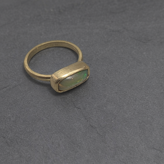 ANNE MORGAN - 18ct yellow gold opal ring