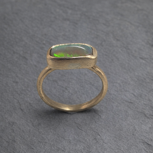 ANNE MORGAN - 18ct yellow gold opal ring
