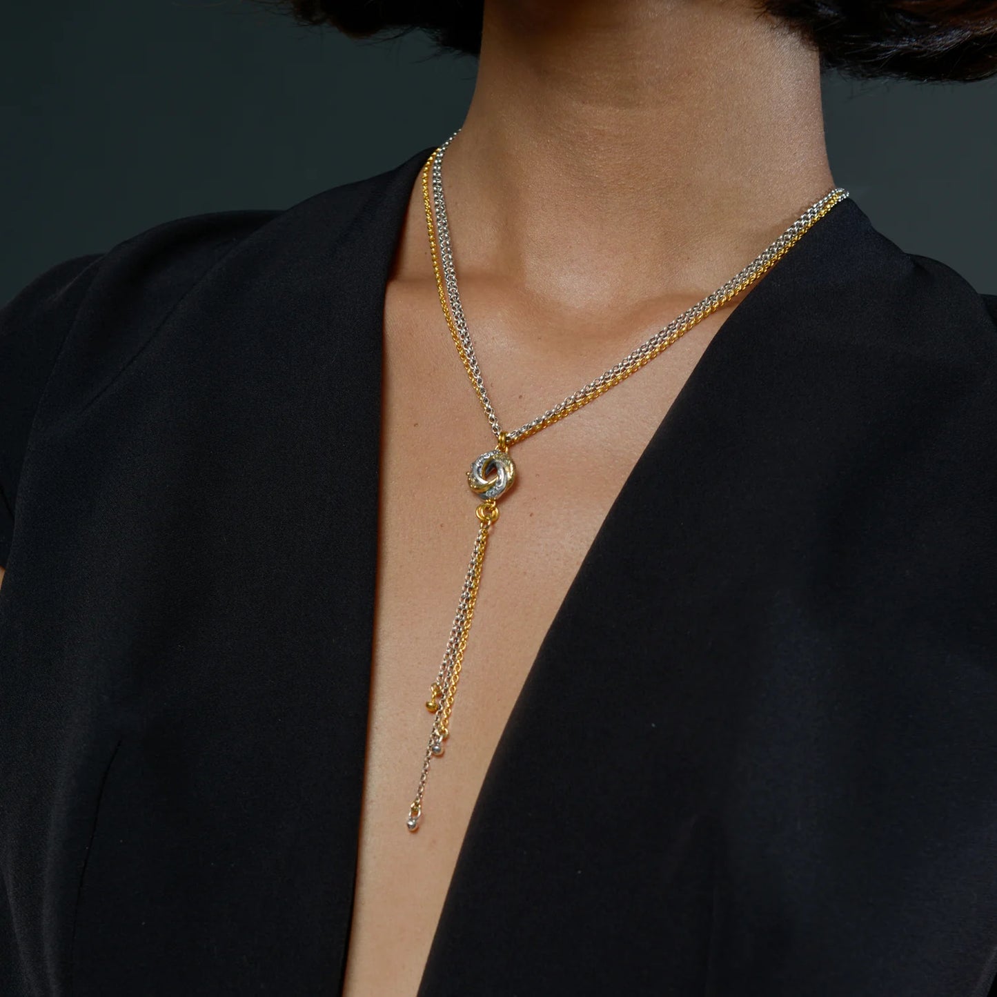 SOPHIE HARLEY - Fine Loveknot Necklace