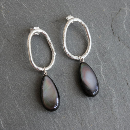 ANNE MORGAN - Moonlink Studs With Black Mother of Pearl Shell