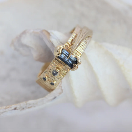 EILY O CONNELL - Sapphire Barrel Ring with Sapphire - 14ct Yellow Gold