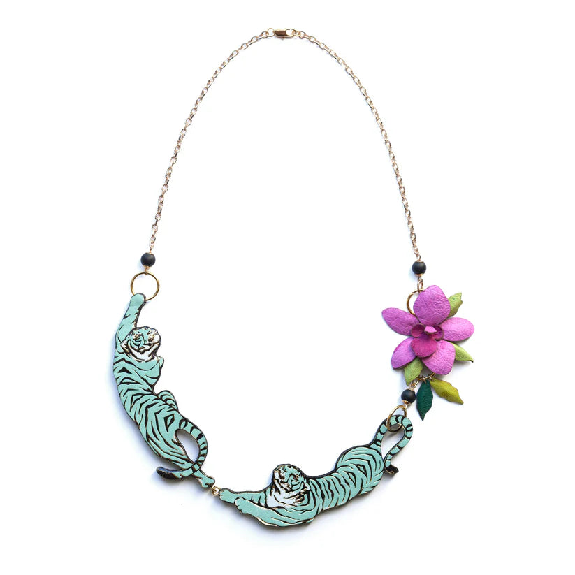 ROSITA BONITA - Exotica Leaping Tiger Necklace - cool blue/pink