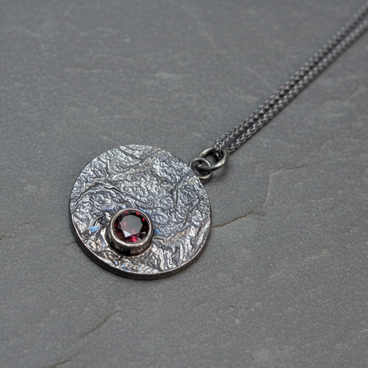 ANNE MORGAN - Moonlens with garnet on spiga oxidised