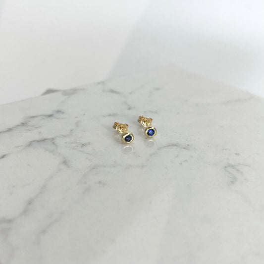 ANNE MORGAN - 9ct yellow gold 3.5mm round sapphire studs